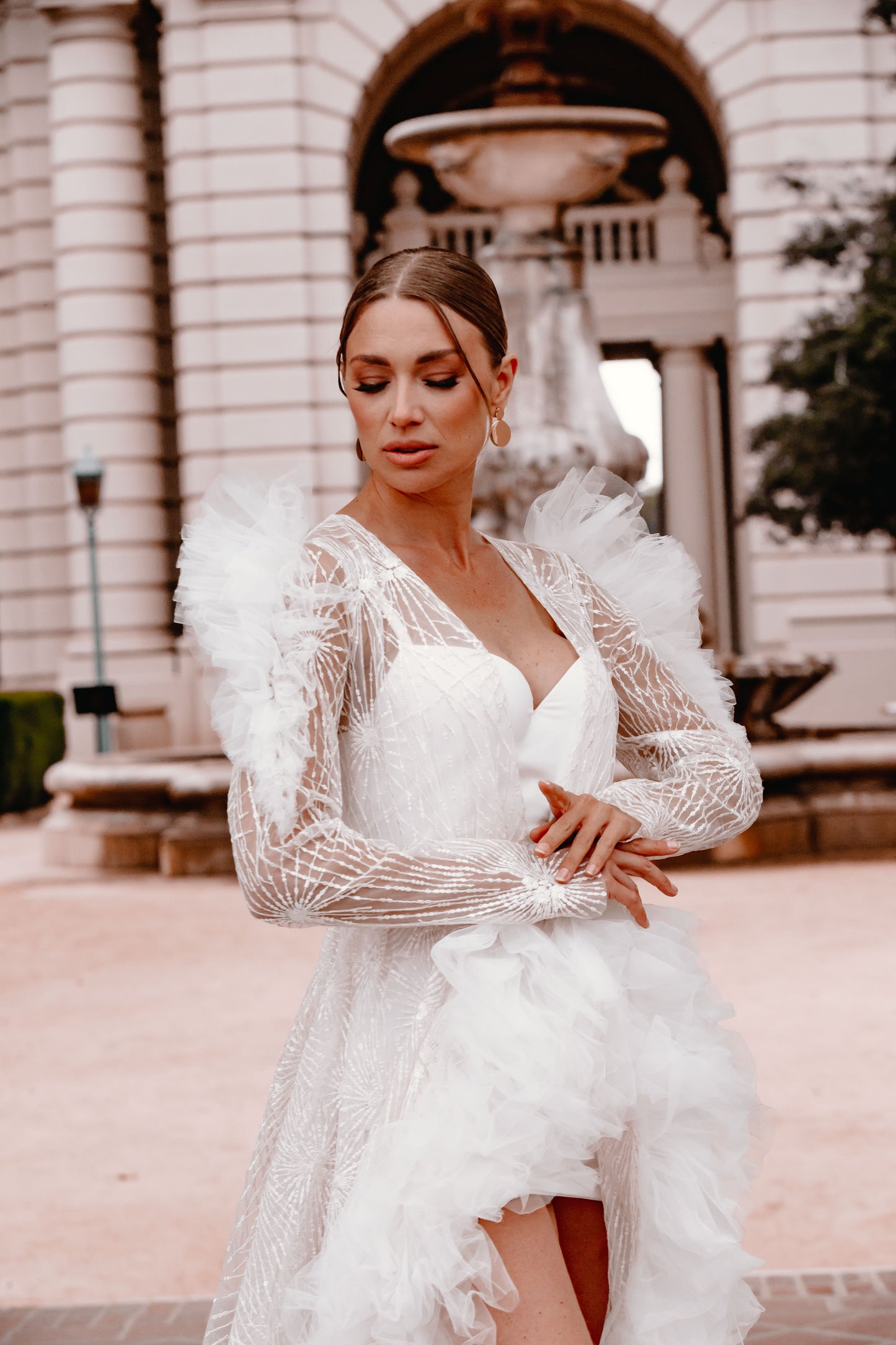 VIVIANA Shiny bridal robe with puffy sleeves