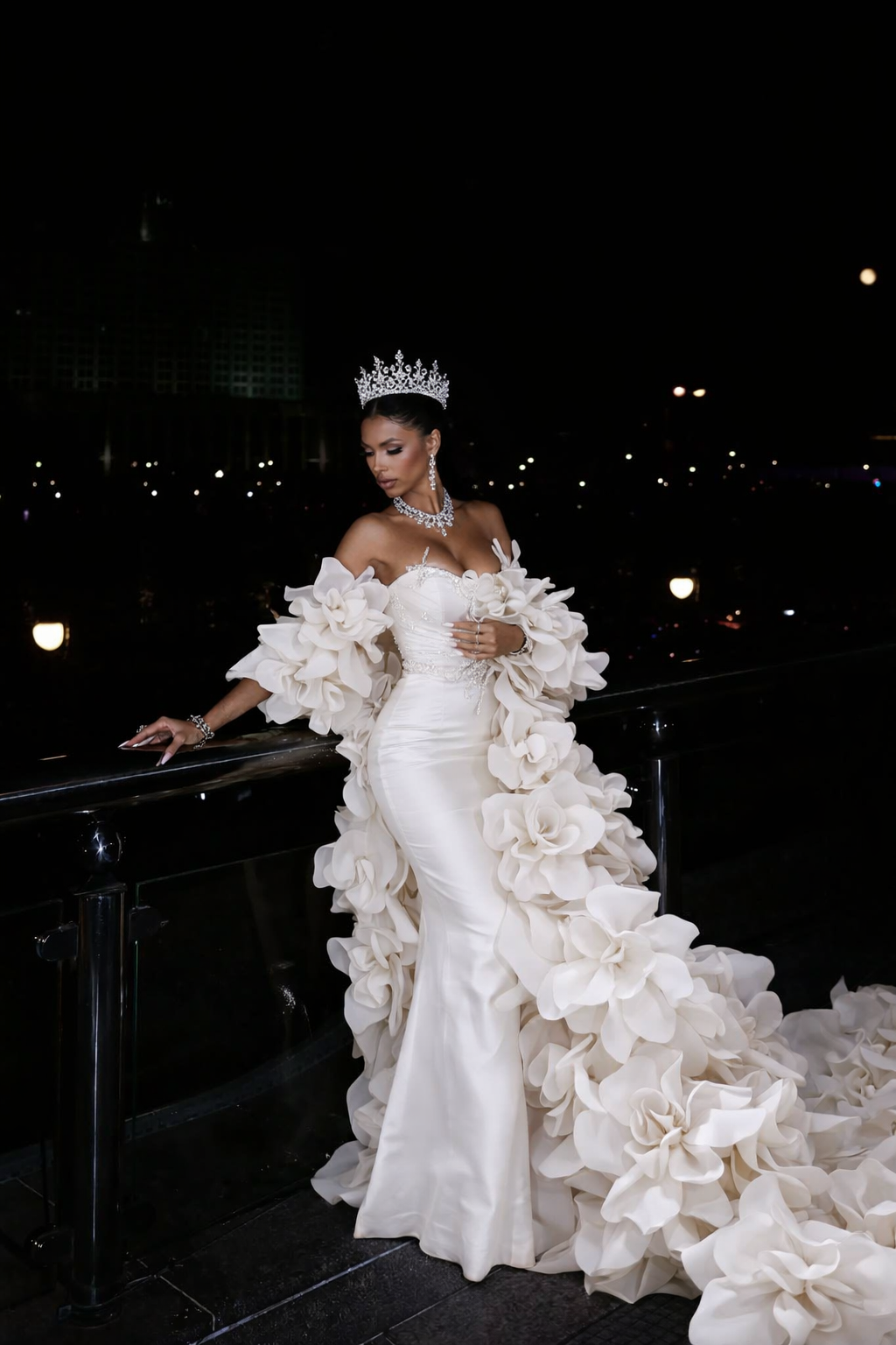 FARELIA Royal Floral Cape