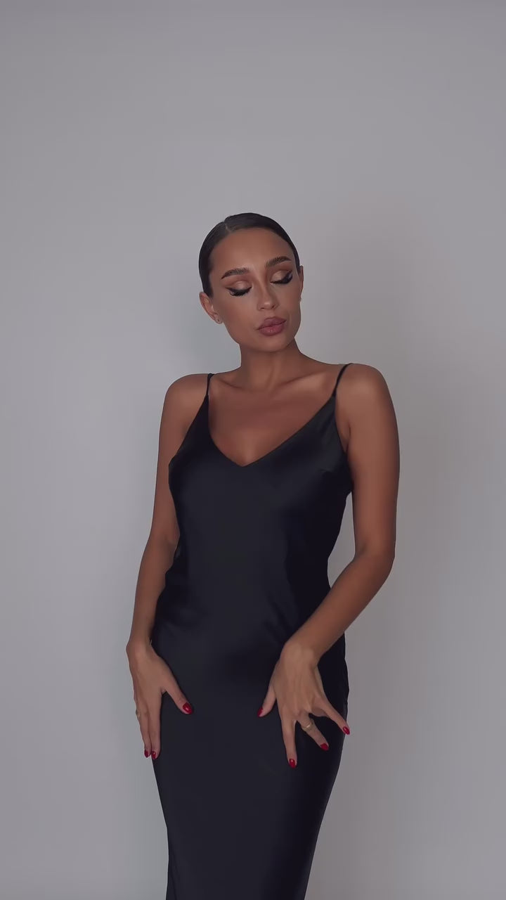 KARUCCHIE Silk Black Robe